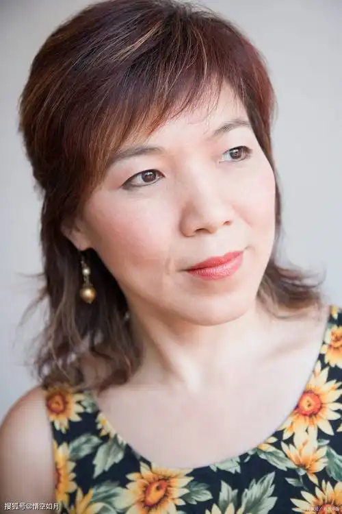 找50岁的附近女人2025年中老年社交新趋势

