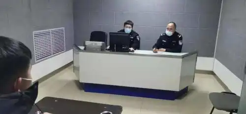 团青宣关注心疼他抱着刚泡的方便面,竟然睡着了
