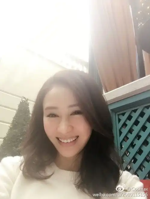 黎姿连发微博疑反驳整容怀念当年美颜
