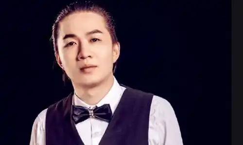 看女主播跳舞还能挣钱吕德华操作刷新三观,主播妹妹都看懵了
