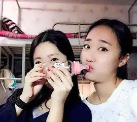 搞笑精选刚刚在楼上看到你扎我车轮子了

