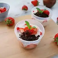 草莓牛奶的人物头像迁安