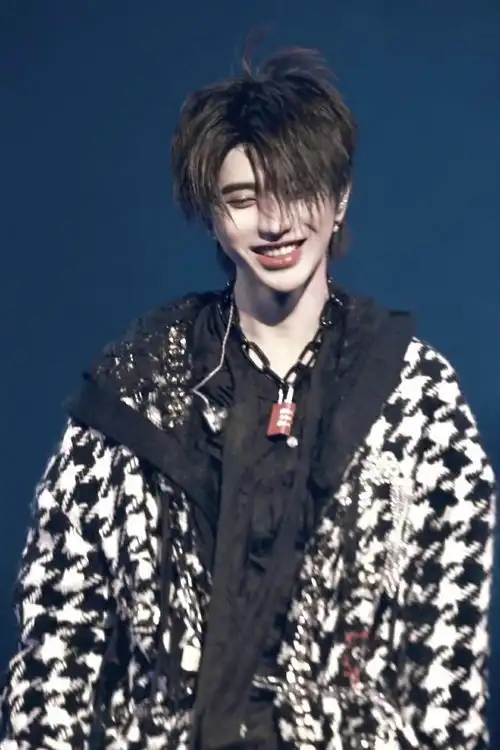 蔡徐坤五首单曲一起上线,没出现的日子都在搞音乐,音乐质量如何
