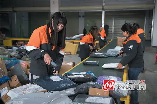 图说怀化双十一后快递业派送高峰来临
