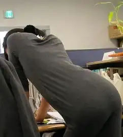 爆笑gif大叔本来想发个朋友圈晒照的,场面瞬间变得搞笑了
