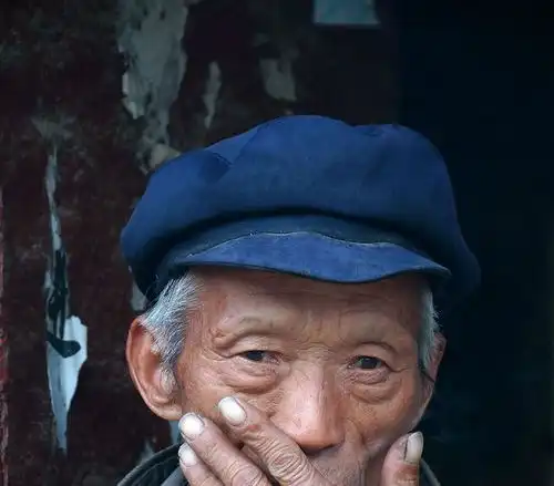 地铁男厕纪实老同志晚景疯狂,小心他们的第三只眼
