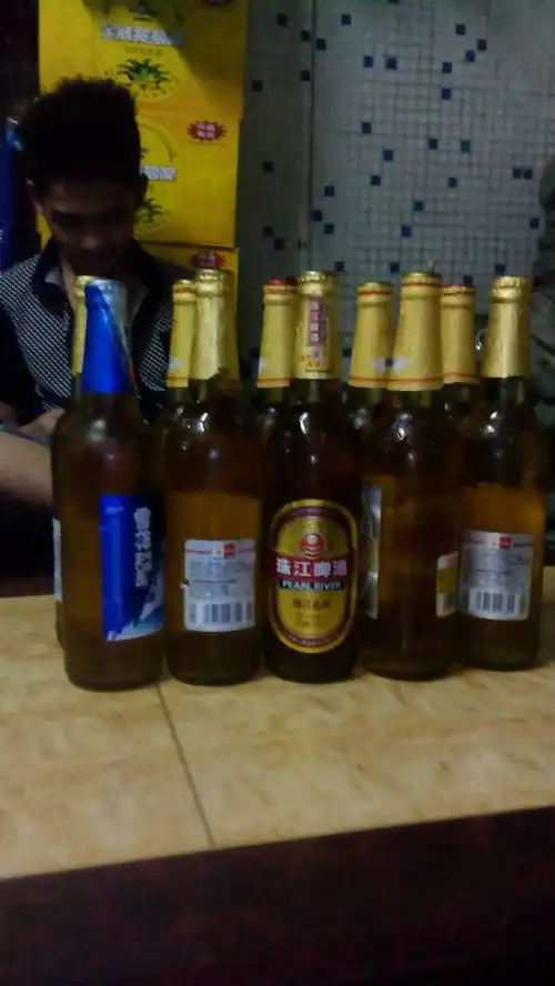 求几张喝酒的照片,最好是喝啤酒,在摊子上喝酒的
