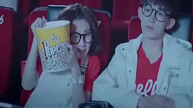 丑女与殿下爆笑约会看电影,殿下我找的什么女朋友

