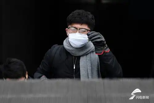 组图新冠肺炎疫情下的济南火车站返程旅客戴口罩沉默前行
