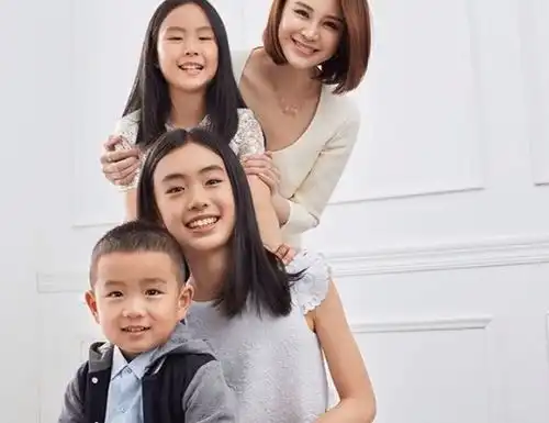 董璇晒照为闺蜜庆生关悦与3个儿女写真曝光
