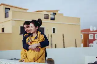 组图杨烁与妻子海边踏浪起舞露出八块腹肌大秀好身材
