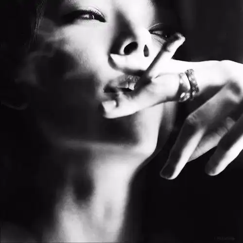 黑白肖像的典雅浮光掠影中的情绪与青春
