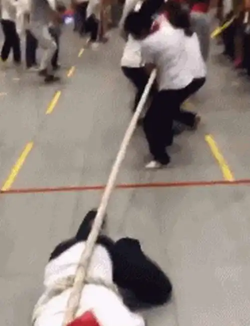 轻松一刻姑姑,要不你假扮我爸爸吧,反正你也有腿毛
