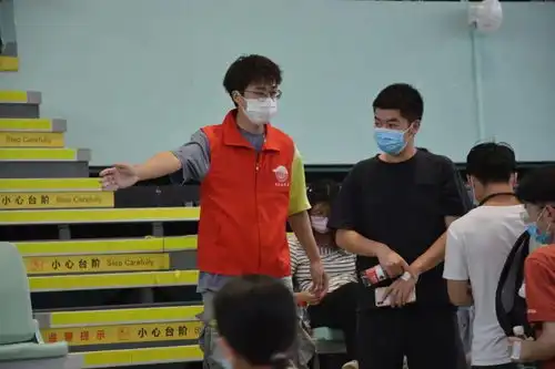 守护同一个嘉炎炎夏日里的坚韧红
