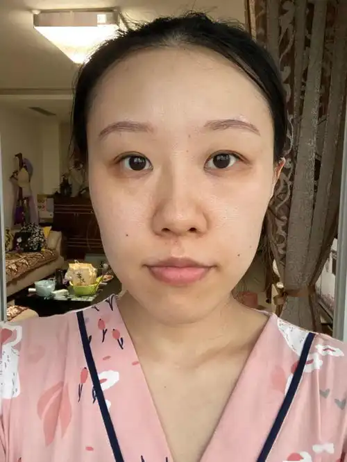 女生平时vs出去玩,变化也太大了吧完全认不出