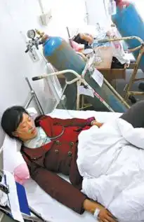 来个大神帮我p张躺病床上吸氧照片

