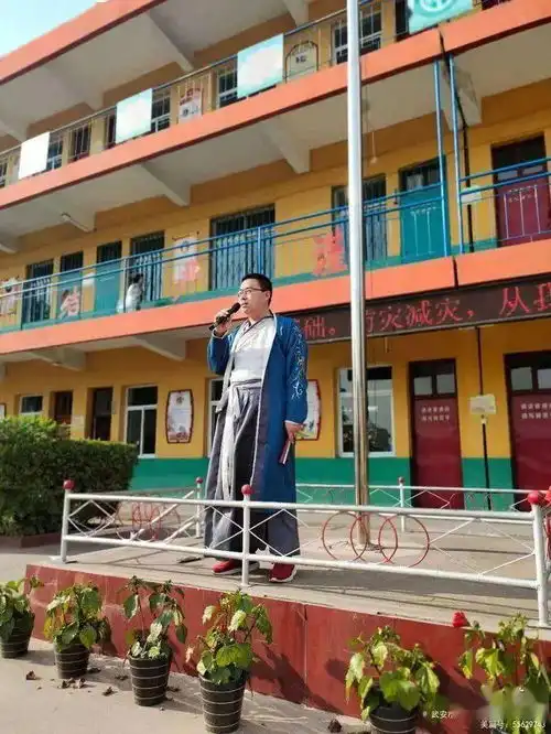 粽香沁人心浓浓端午情记西寺庄中心学校端午节穿汉服包粽子活动
