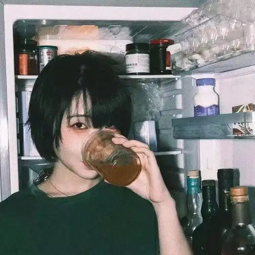 个性高级头像没有人会提醒你多喝水,但是我会

