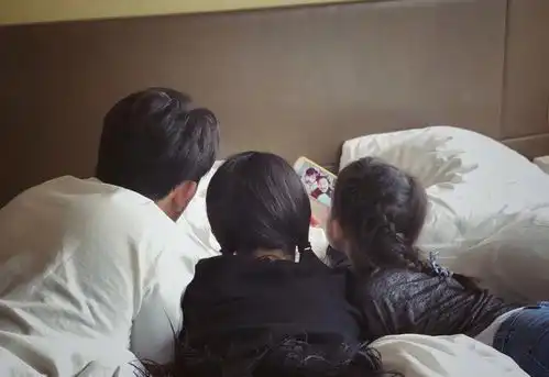 孙莉晒黄磊携女儿搞逗近照,黄磊秒变小可爱,多多像极了黄磊
