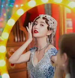 佟丽娅独自路演,皮肤黝黑牙齿黄,腿太细瘦到让人担忧
