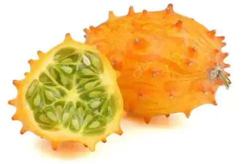 有一种水果,皮是黄色,剥皮后里面深绿色是什么
