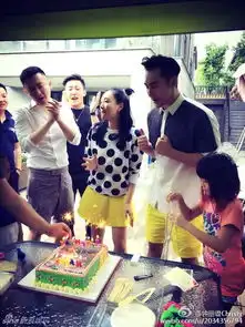 组图钟丽缇为张伦硕庆生扎丸子头带两女儿

