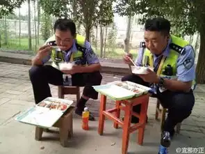 交警大吃大喝照片曝光
