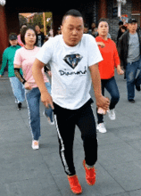 搞笑gif妹子别激动,就想问路而已
