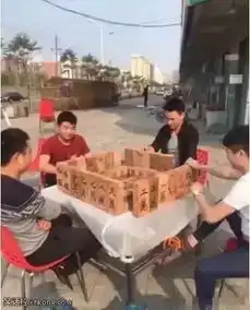 搞笑图片妹子拍出美胸,必有好闺蜜推波助澜
