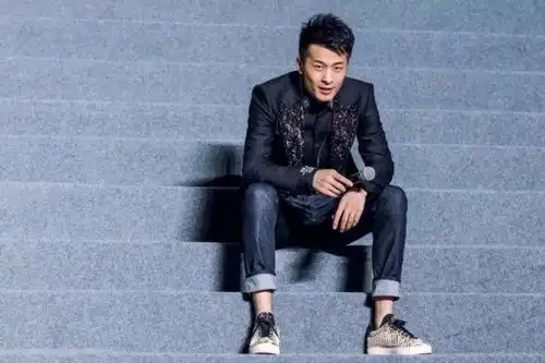 辛巴之后,网红二驴被指带货山寨机,曾喊王海爸爸求放过
