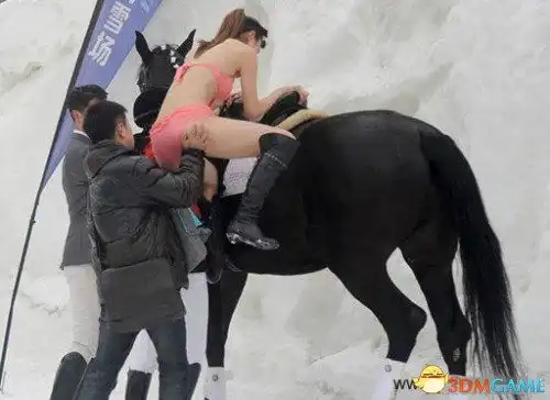 欢迎来看每日搞笑图周六海量内涵囧图动态图赏
