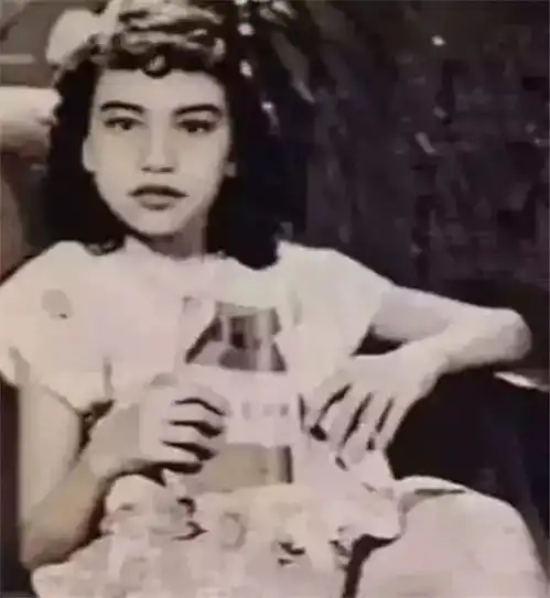 最丑女星余慕莲一生未婚,无儿无女,却用退休金捐建学校
