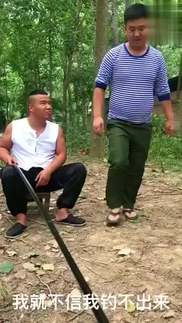 爆笑视频小伙为了钓鱼,竟然成了这样
