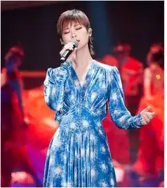 李宇春女装劲爆出场,女排造型太美,女装你是否还能认出她
