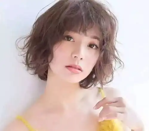 中老年人烫发应该注意什么才会减少损伤还显年轻
