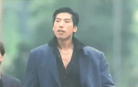 这姑娘初一见挺漂亮,雨水一淋像换了一个人似的
