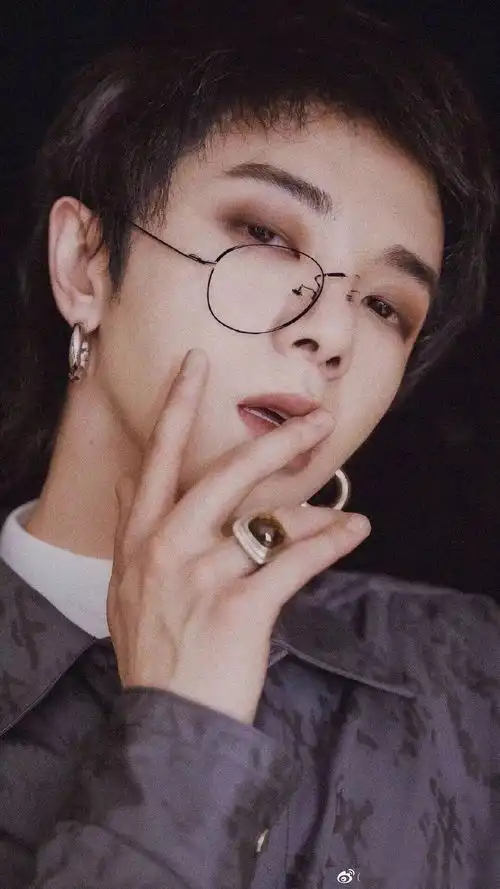 华晨宇精选头像壁纸
