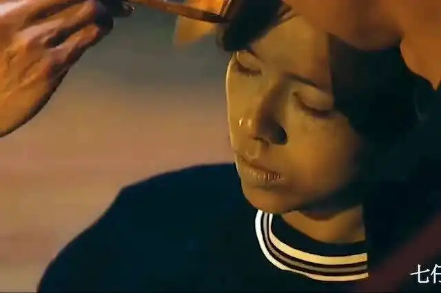 美女上吊自杀,多年后化作厉鬼回来报仇
