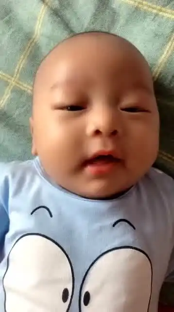 熬夜熬到精神恍惚熬到黑眼圈都要掉到下巴了
