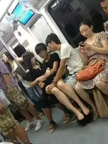 搞笑图片高难度接吻秀恩爱,不服不行呀
