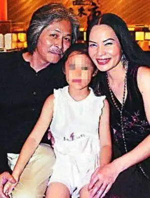 渣女洗白出轨当场捉奸,怀胎8月被拿刀威胁,四处借钱整容
