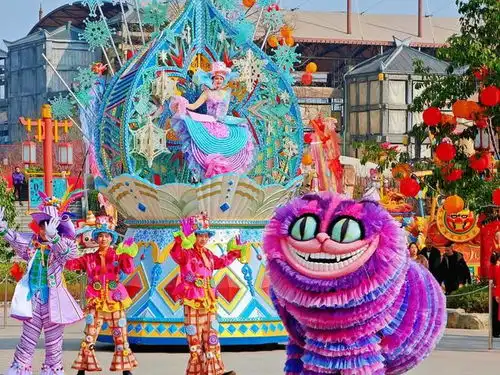 乘封而上过龙年好玩好看好热闹各景区乐园花样玩法年味浓
