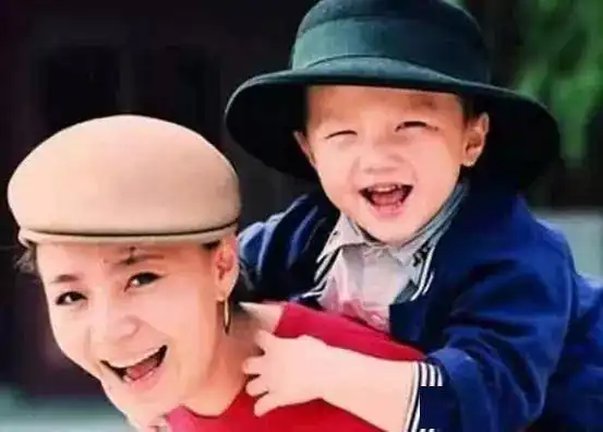 当了两次后妈的宋丹丹,为什么对待亲儿子和继女差别这么大
