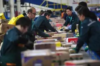 湖南省平江县九峰水库出现险情官兵持续奋战抢险救援
