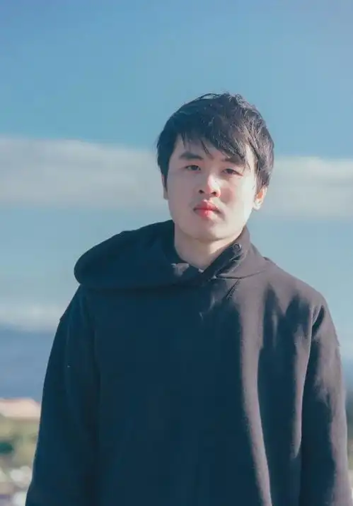 健硕与满身赘肉的男人哪一个更能讨女人喜欢,女人说出心里话
