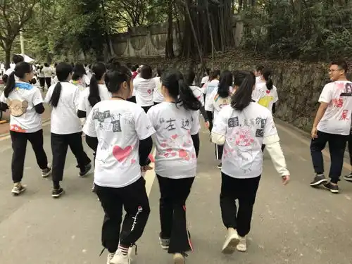 爆笑看了今天彩色跑的照片,食堂阿姨都笑得手抖

