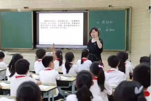教师取消带薪寒暑假,改成朝九晚五工作制高中教师求之不得
