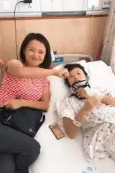 搞笑gif趣图姑娘你悠着点吧,你朋友怎么住院的你心里没数吗
