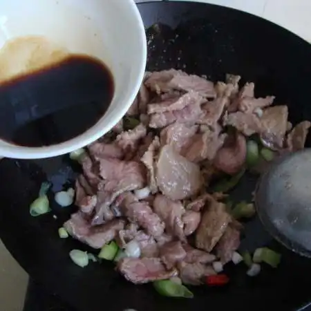家常炒牛肉做法,青蒜炒牛肉,超级下饭
