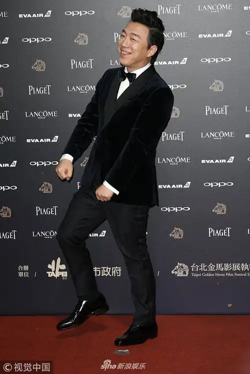 组图黄渤耍宝亮相金马奖时隔8年能否再次登顶影帝
